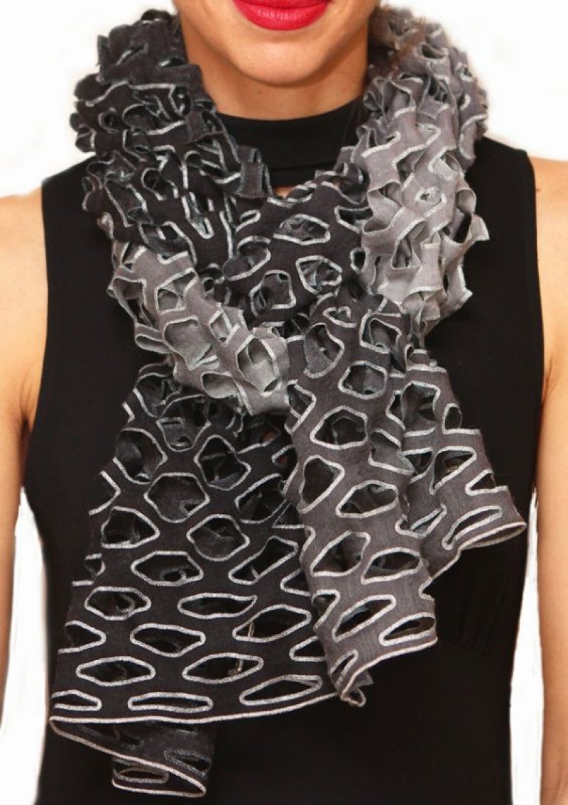 画像1: ウール “TANABATA” スカーフ・ブラックノクチューン (1)