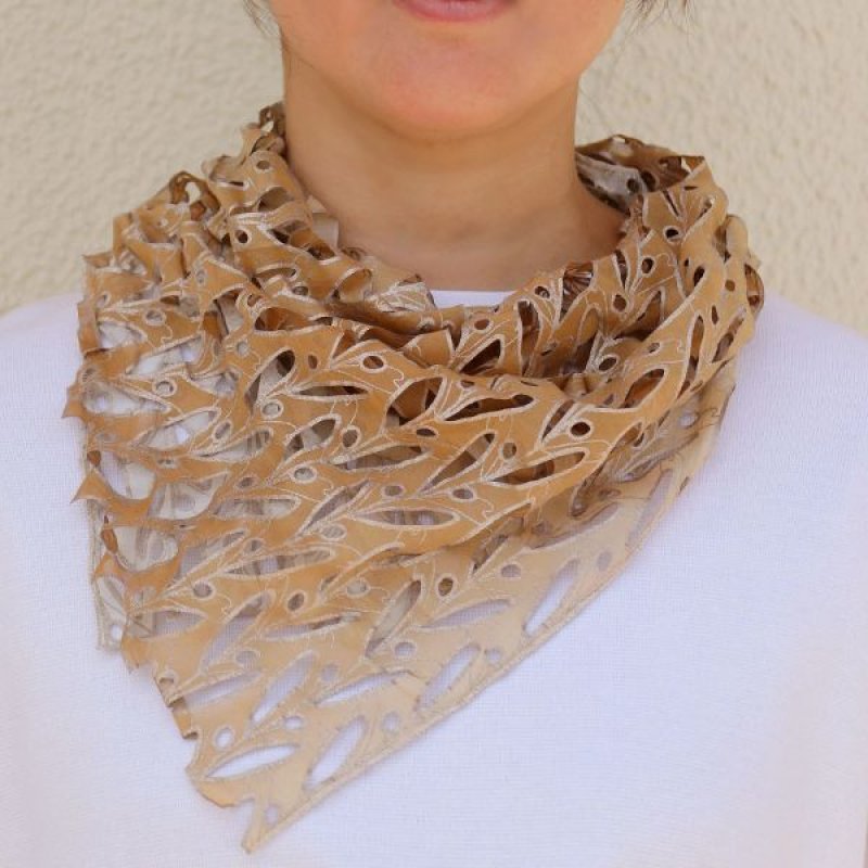 画像1: コットンローンカットワーク・プチスカーフ”オリビエ（オリーブの樹）” [手洗いOK] (1)