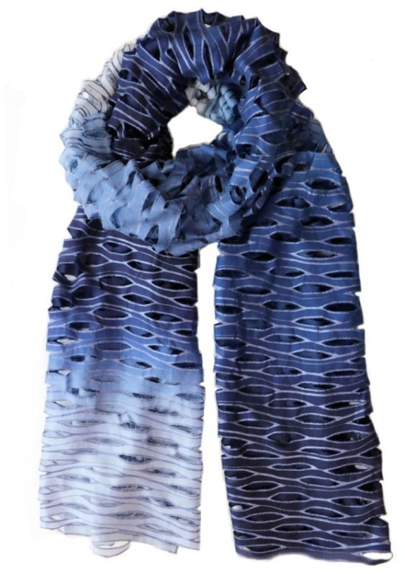 画像1: シルクオンブレ・カットワークスカーフ ”ブリュイ・デ・ヴァーグ（波の音)"・ブルーマリン (1)
