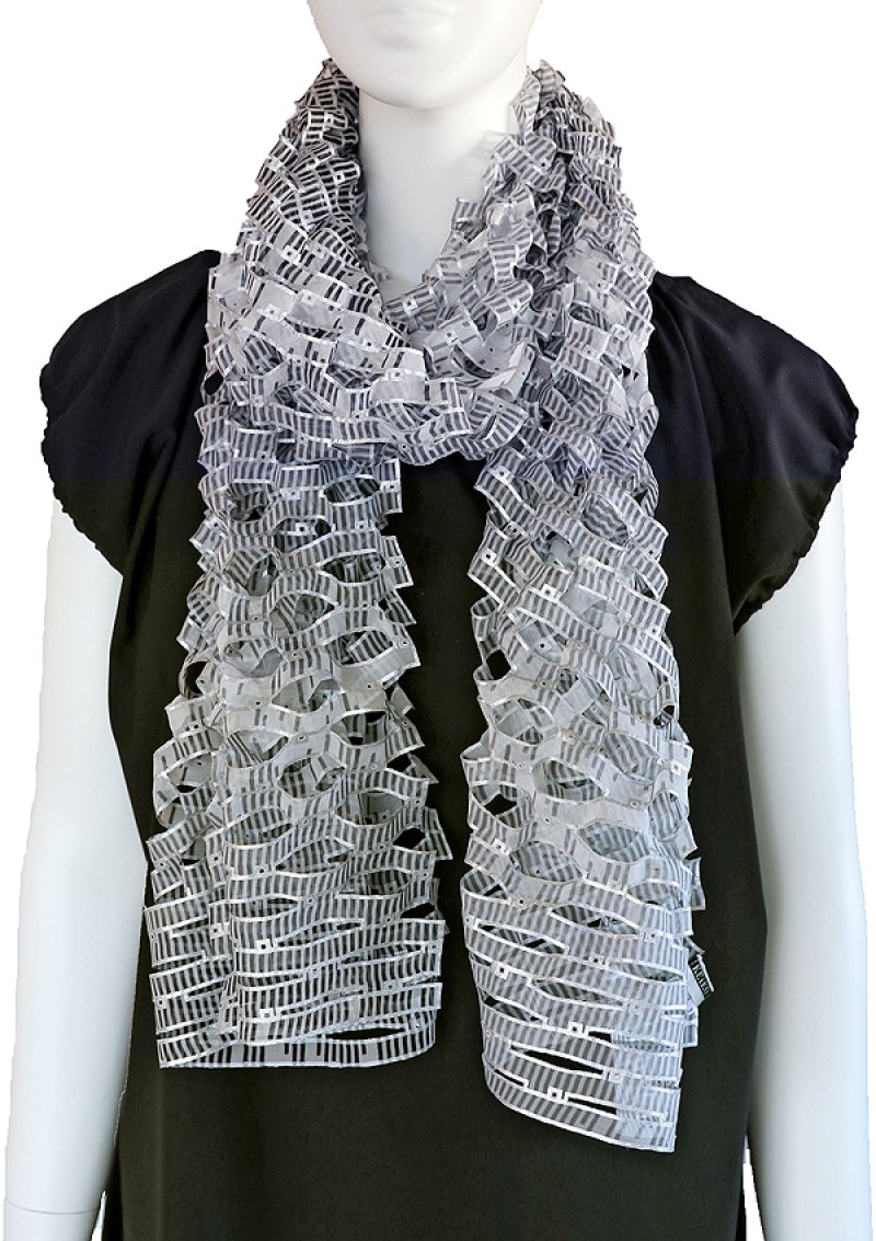 画像2: シルクシフォン・カットワークロングスカーフ”レインストライプ" ・モノクローム (2)