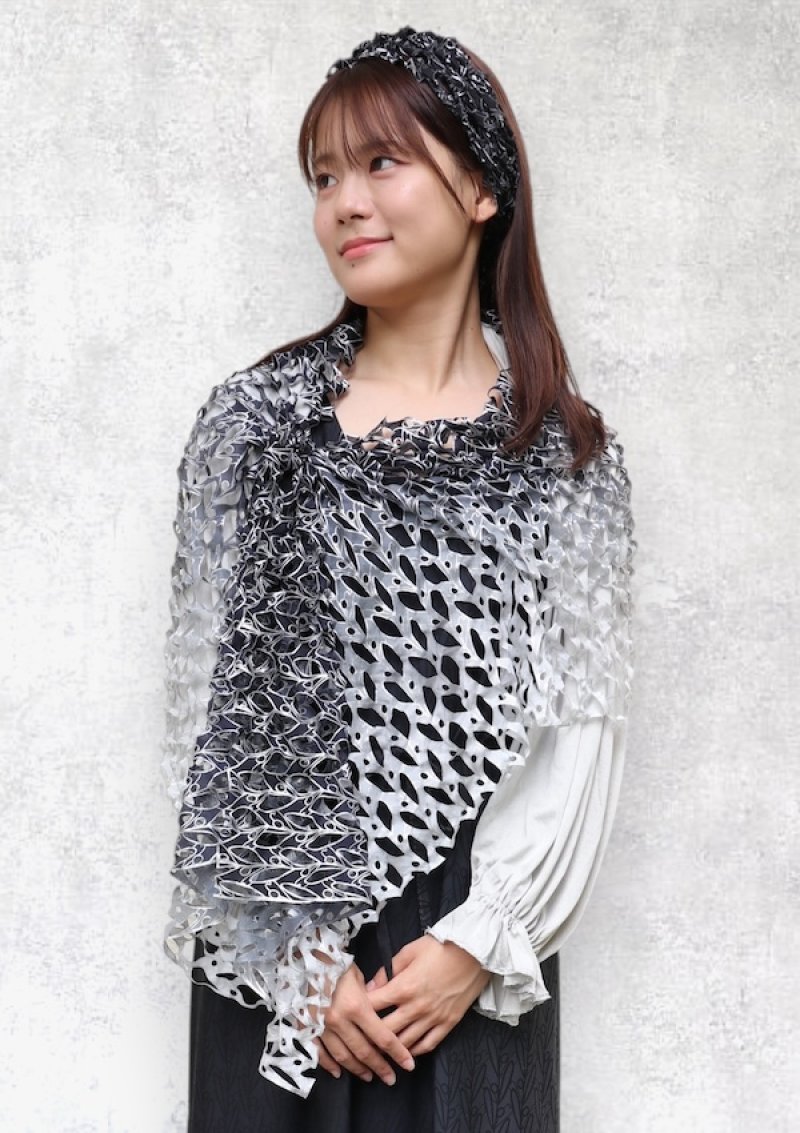 画像2: シルクオンブレ・カットワークロングスカーフ”オリビエ(オリーブの樹)" ・モノクローム (2)